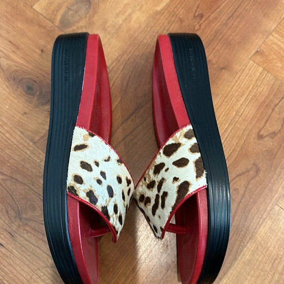 Donald Pliner slides with animal print. - Picture 6 of 8